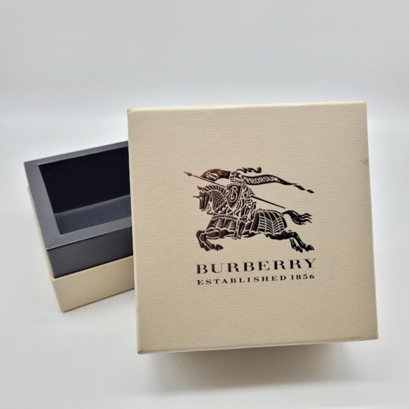 BURBERRY Gift Boxes Lot of 2 Square Holiday Embossed Authentic Birthday Horse - Picture 6 of 7